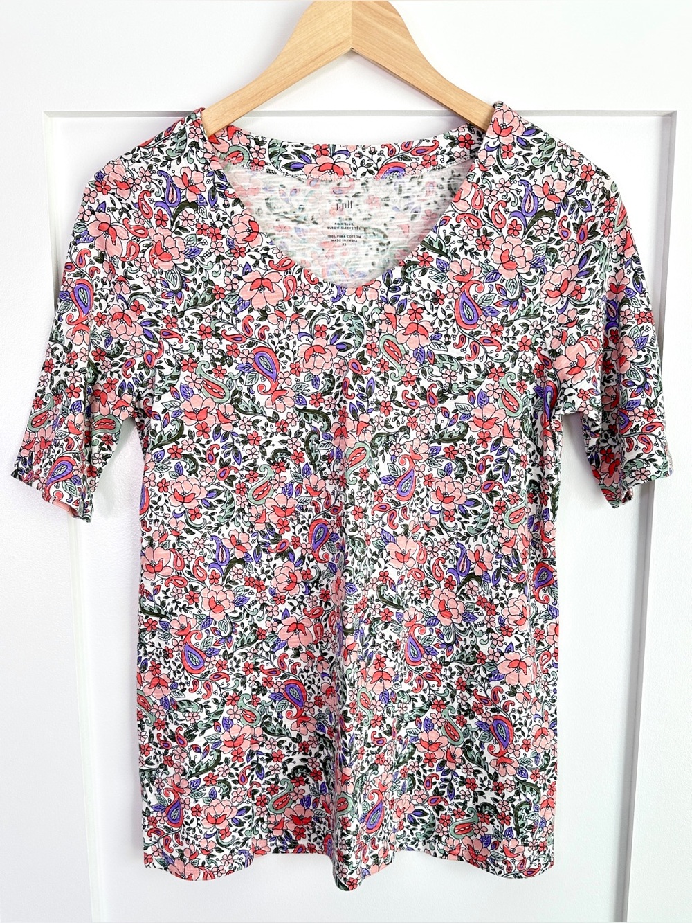 J. Jill V-Neck Elbow Sleeve Pima Cotton Tee Size XS Pink Floral Paisley